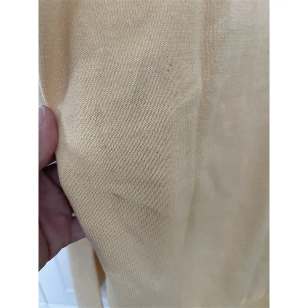 IZOD Mens Pullover V Neck Sweater Yellow Sz 2XLG, Their is small dirt on shirt